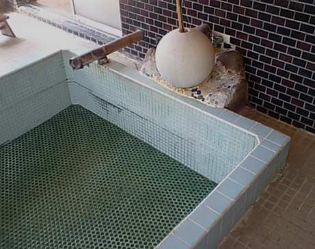 タイル浴槽 浴槽漏水補修 浴槽水漏れ修理 施工前
